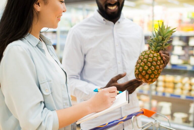 Negotiate B2B fruit contracts
